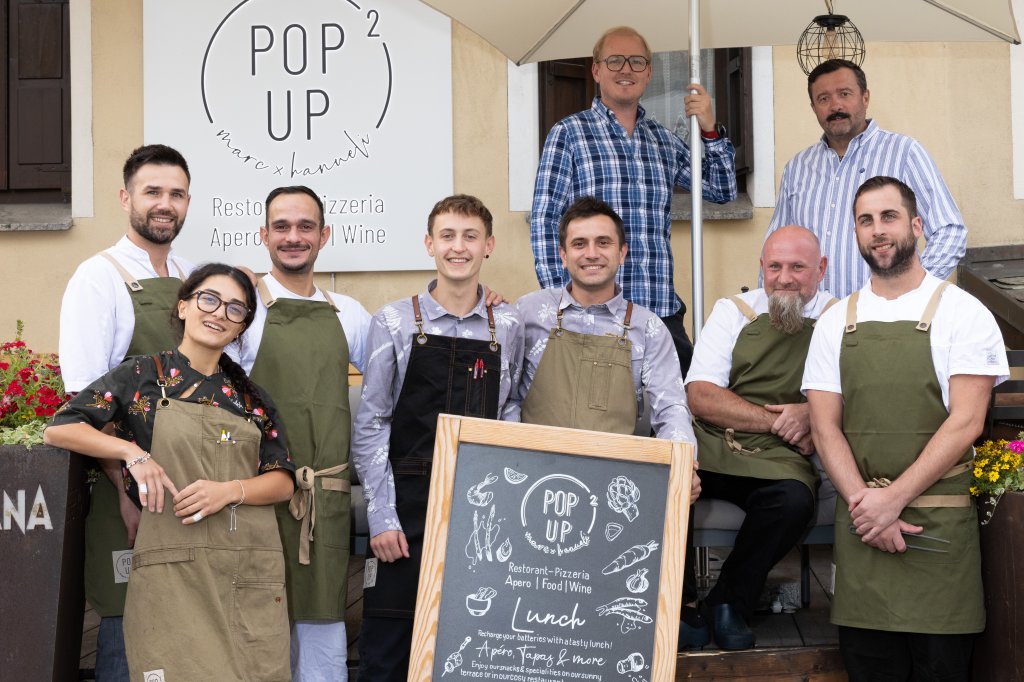 PopUp Team Team vor dem Restaurant.